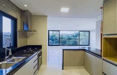 Imagem: A casa possui 3 Dormitórios, 4 Banheiros, 4 Vagas na garagem