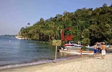 Imagem: A casa possui 2 Dormitórios, 2 Banheiros, 1 Vaga na garagem