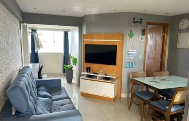 Imagem: O apartamento possui 2 Dormitórios, 1 Banheiro, 1 Vaga na garagem