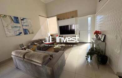 Imagem: A casa em condomínio possui 3 Dormitórios, 1 Banheiro, 4 Vagas