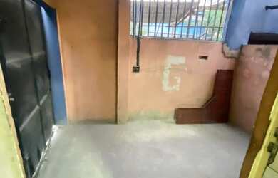 Imagem: A casa possui 1 Dormitório, 2 Banheiros, 1 Vaga na garagem