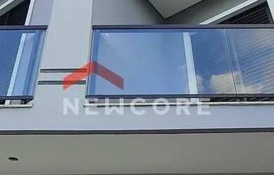 Imagem: A casa possui 3 Dormitórios, 2 Banheiros, 2 Vagas na garagem