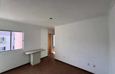 Imagem: O apartamento possui 3 Dormitórios, 1 Banheiro, 1 Vaga na garagem