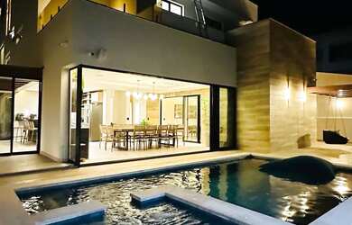 Imagem: A casa em condomínio possui 5 Dormitórios, 5 Banheiros, 3