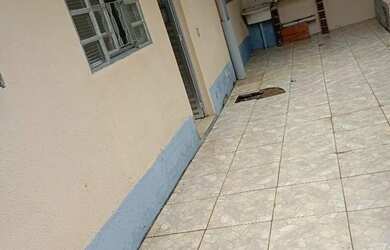 Imagem 5: Aluga se casa de fundos, sobrado parte de baixo 2 quartos , cozinha e banheiro