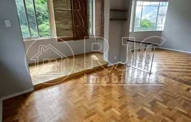 Imagem: O apartamento possui 4 Dormitórios, 2 Banheiros, 1 Vaga na