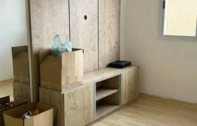 Imagem: O apartamento possui 2 Dormitórios, 1 Banheiro, 1 Vaga na garagem