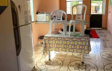 Imagem: A casa possui 2 Dormitórios e 1 Banheiro e está localizado