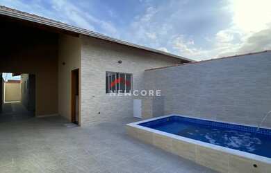 Imagem: A casa possui 2 Dormitórios, 2 Banheiros, 2 Vagas na garagem