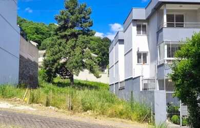 Imagem: O terreno possui 360m² de Área e está localizado em Vinhedos