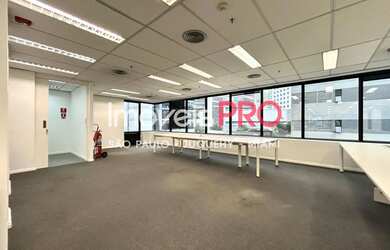 Imagem: O depósito possui 5 Vagas na garagem, 367m² de Área e está