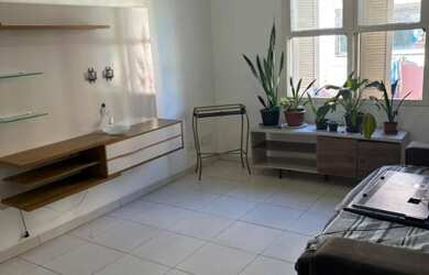 Imagem: O apartamento possui 3 Dormitórios, 1 Banheiro, 1 Vaga na garagem