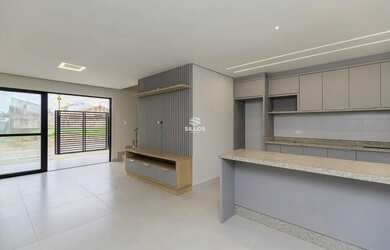 Imagem: A casa possui 4 Dormitórios, 4 Banheiros, 2 Vagas na garagem