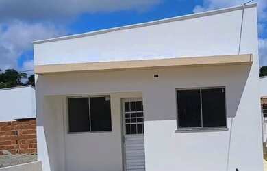 Imagem: A casa possui 2 Dormitórios, 1 Banheiro, 2 Vagas na garagem