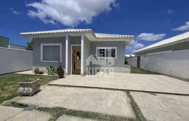 Imagem: A casa possui 3 Dormitórios, 3 Banheiros, 4 Vagas na garagem