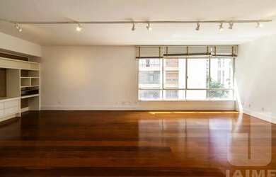 Imagem: O apartamento possui 3 Dormitórios, 3 Banheiros, 2 Vagas na