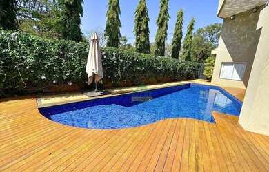 Imagem: A casa em condomínio possui 4 Dormitórios, 4 Banheiros, 4