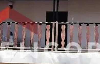 Imagem: A casa possui 4 Dormitórios, 4 Banheiros, 5 Vagas na garagem