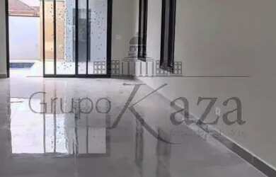 Imagem: A casa em condomínio possui 4 Dormitórios, 4 Banheiros, 4