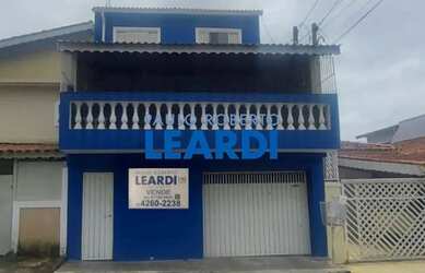 Imagem: A casa possui 4 Dormitórios, 3 Banheiros, 2 Vagas na garagem