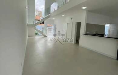 Imagem: A casa possui 3 Dormitórios, 3 Banheiros, 4 Vagas na garagem