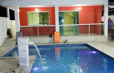 Imagem: A casa possui 5 Dormitórios, 2 Vagas na garagem e está localizado