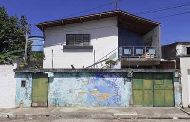 Imagem: A casa possui 3 Dormitórios, 3 Banheiros, 2 Vagas na garagem