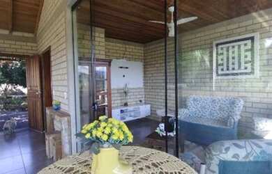 Imagem 11: Lindo sobrado de alvenaria, todo cercado de tela, linda vista da região