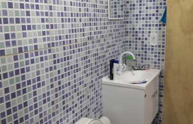 Imagem: A casa possui 3 Dormitórios, 2 Banheiros e 1 Vaga na garagem