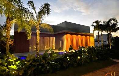 Imagem: A casa possui 5 Dormitórios, 5 Banheiros, 3 Vagas na garagem