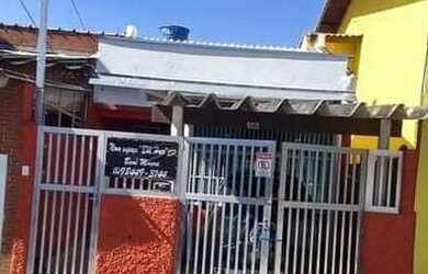 Imagem: A casa possui 2 Dormitórios, 2 Banheiros, 1 Vaga na garagem