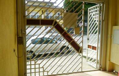 Imagem: A casa possui 2 Dormitórios, 2 Banheiros, 1 Vaga na garagem