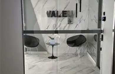 Imagem: O depósito possui 4 Vagas na garagem, 120m² de Área e está