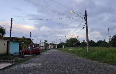 Imagem: A casa possui 2 Dormitórios, 1 Banheiro, 1 Vaga na garagem