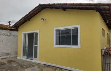 Imagem: A casa possui 3 Dormitórios, 2 Banheiros, 2 Vagas na garagem