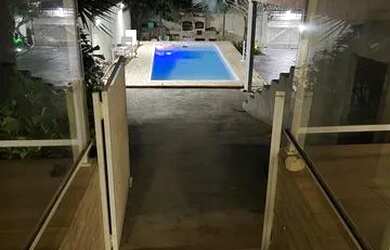 Imagem: A casa possui 4 Dormitórios, 5 Banheiros, 5 Vagas na garagem