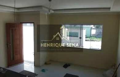 Imagem: A casa possui 3 Dormitórios, 2 Banheiros, 2 Vagas na garagem