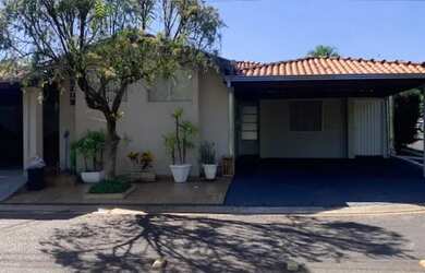 Imagem: A casa em condomínio possui 3 Dormitórios, 2 Banheiros, 2