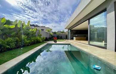 Imagem: A casa em condomínio possui 4 Dormitórios, 4 Banheiros, 4