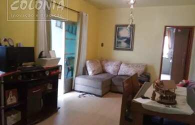 Imagem: A casa possui 3 Dormitórios, 1 Banheiro, 2 Vagas na garagem