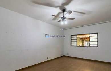 Imagem: A casa possui 2 Dormitórios, 2 Banheiros, 2 Vagas na garagem