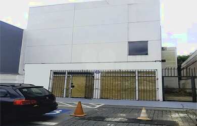 Imagem: O depósito possui 5 Vagas na garagem e 600m² de Área e está