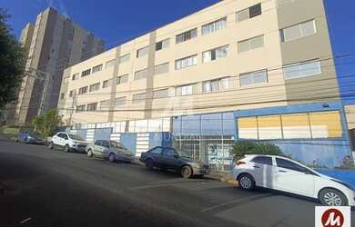 Imagem: O depósito possui 5 Vagas na garagem e 1350m² de Área e está