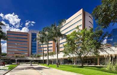 Imagem: O depósito possui 4 Vagas na garagem, 114m² de Área e está