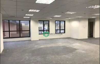 Imagem: O depósito possui 3 Vagas na garagem e 100m² de Área e está