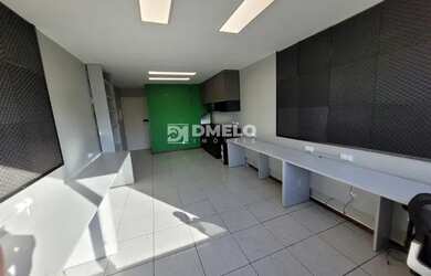 Imagem: O depósito possui 1 Vaga na garagem, 27m² de Área e está