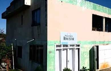 Imagem: A casa possui 3 Dormitórios, 2 Banheiros, 1 Vaga na garagem