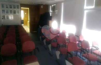 Imagem: O depósito possui 2 Vagas na garagem e 123m² de Área e está