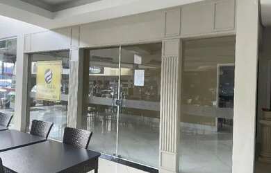 Imagem: O depósito possui 5 Vagas na garagem, 30m² de Área e está