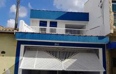 Imagem: A casa possui 5 Dormitórios, 4 Banheiros, 2 Vagas na garagem